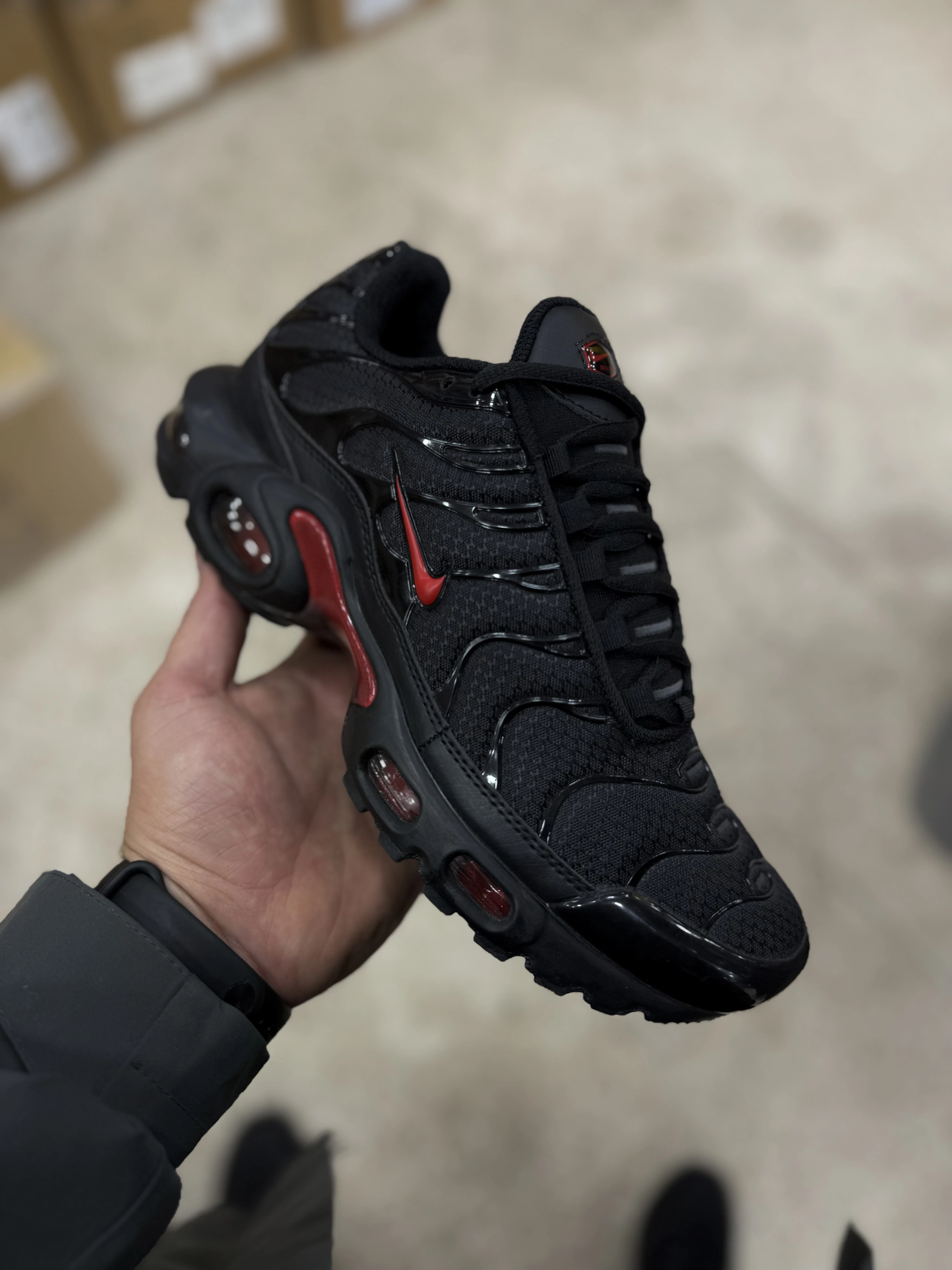 TN BLACK RED