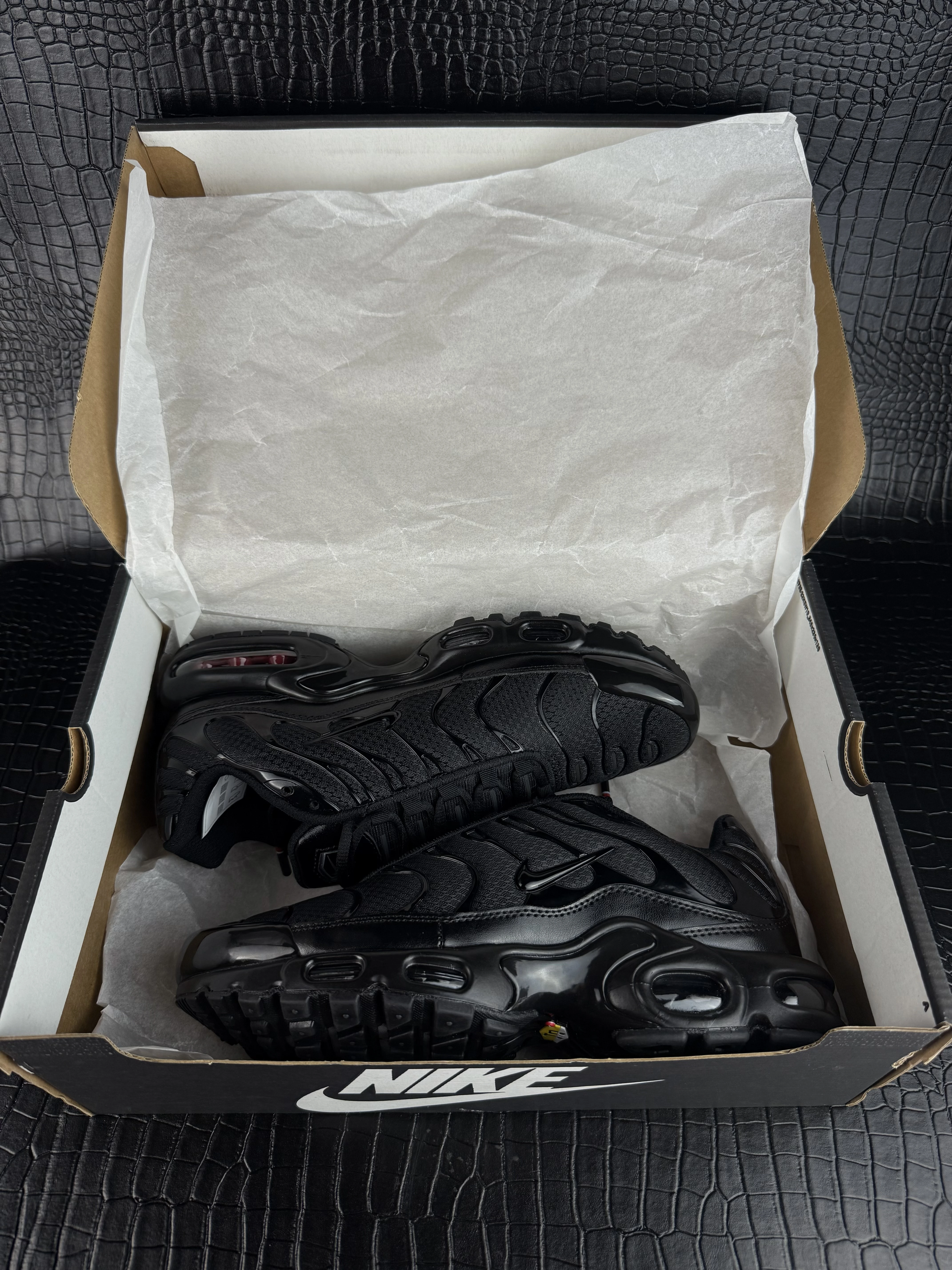 (TN FULL BLACK 2026 (super good 