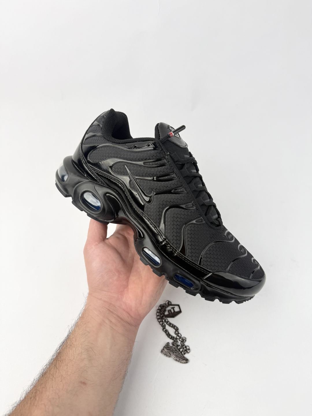   TN BLACK BLACK AAA