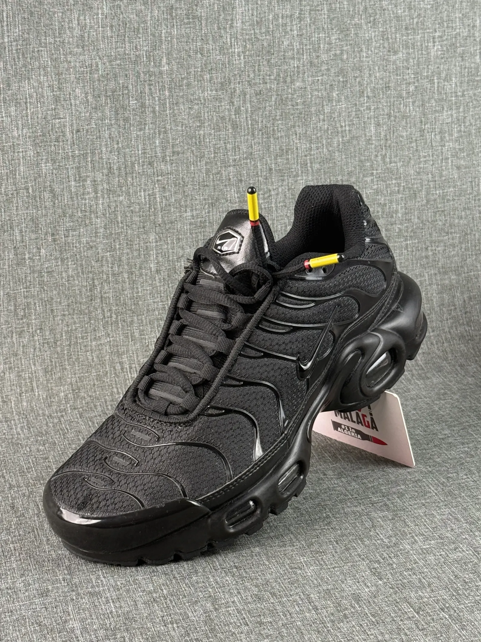 (TN BLACK BLACK (5200